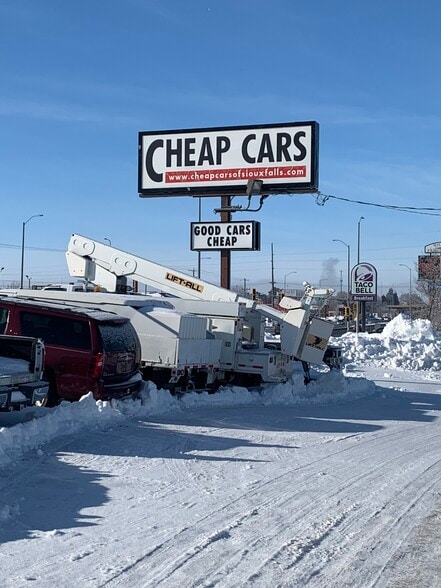 More Photos Of 4004 W 12th St, Sioux Falls Auto Dealership For Lease
