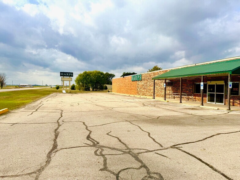 More Photos Of 104 W State Highway 162, Clarkton Supermarket For Sale