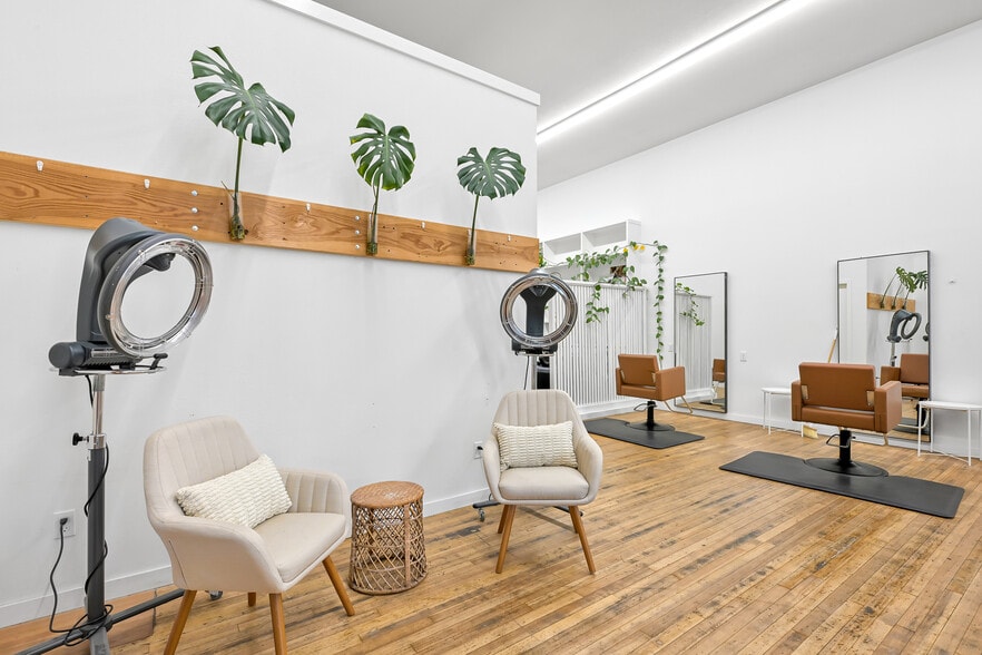 More Photos Of 412 Front St, Lynden Storefront Retail Residential For Sale