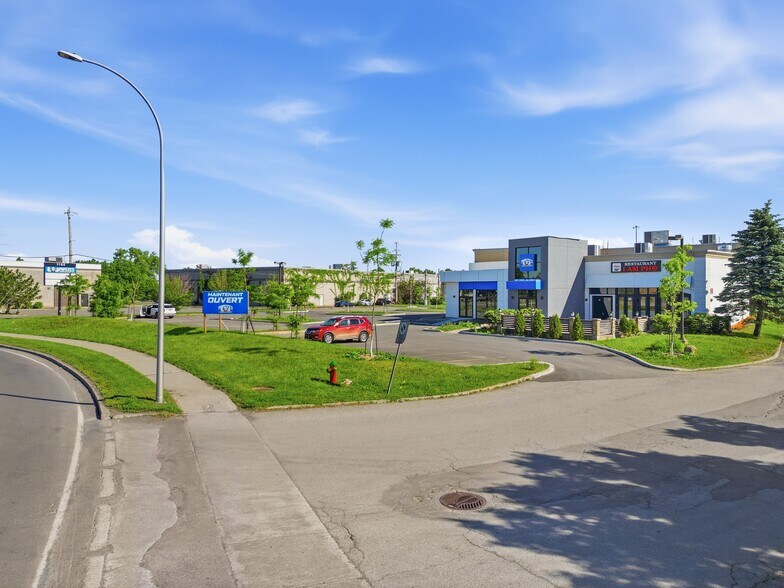 More Photos Of 1165 Rue Volta, Boucherville Restaurant For Lease