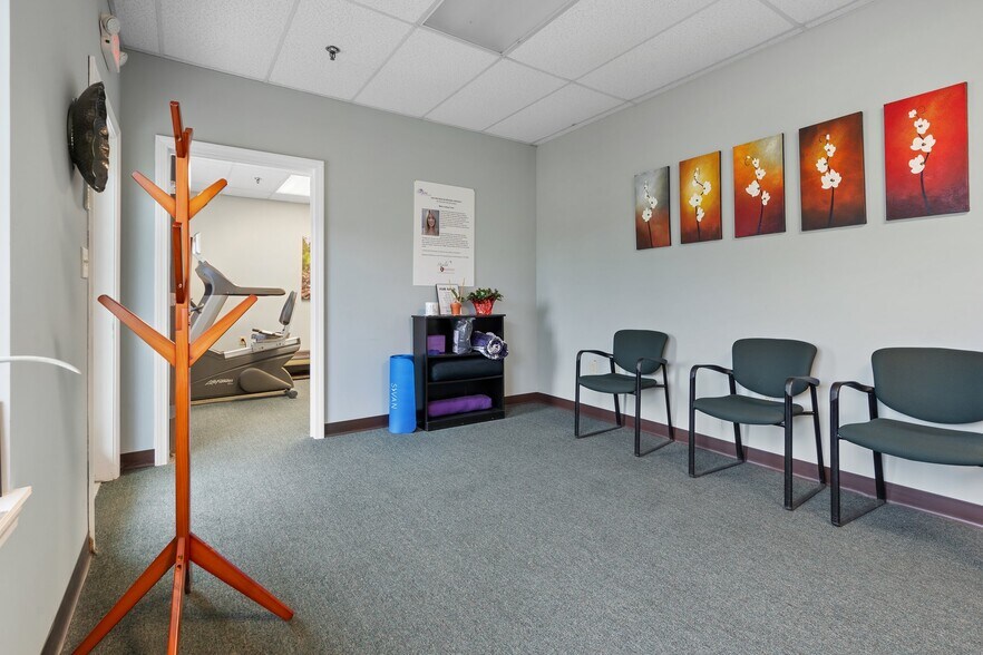 More Photos Of 29 Lafayette Rd, North Hampton Storefront Retail Office For Lease