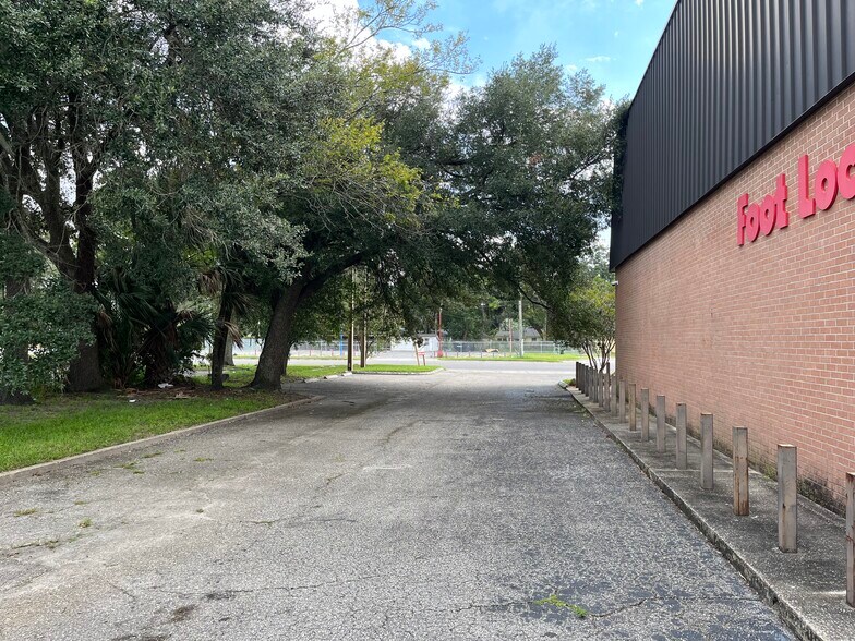 More Photos Of 5243 Normandy Blvd, Jacksonville Storefront For Sale
