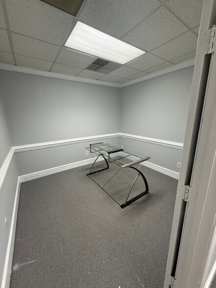 More Photos Of 2605 W Roosevelt Blvd, Monroe Loft Creative Space For Lease