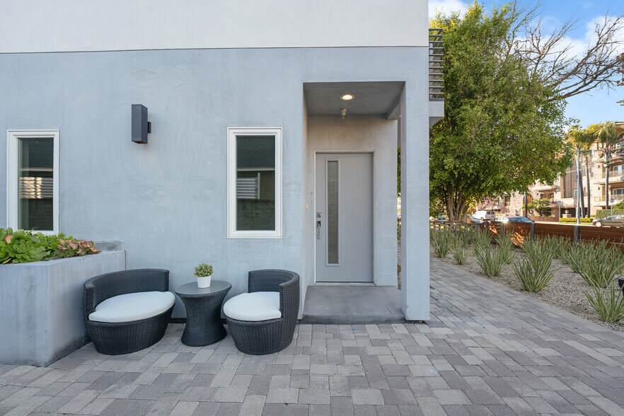 More Photos Of 10706 Camarillo St, Toluca Lake Apartments For Sale