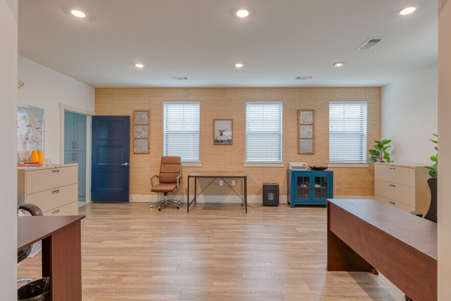 More Photos Of 210 E Church St, Weatherford Office Residential For Lease
