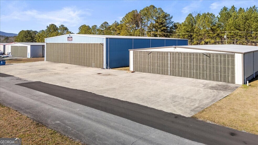 More Photos Of 109 Gasque Dr, LaFayette Airplane Hangar For Sale