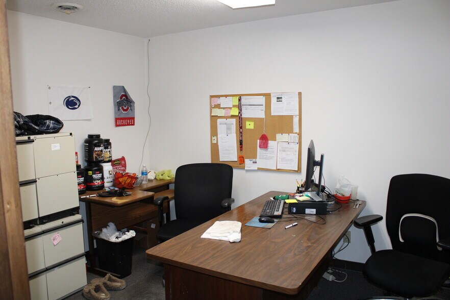 More Photos Of 120 9th St SW, Clarion Flex For Sale