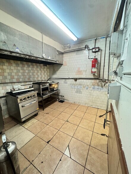 More Photos Of 650 Tenth Ave, New York Apartments For Lease