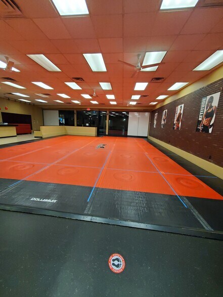 More Photos Of 885-893 Hempstead Tpke, Franklin Square Storefront For Lease