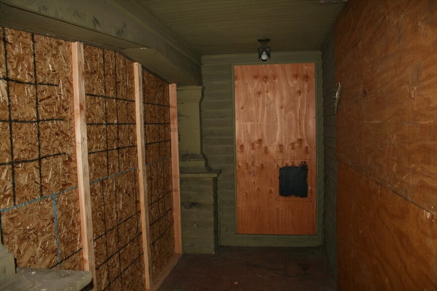 More Photos Of 6520 NE Sandy Blvd, Portland Specialty For Sale