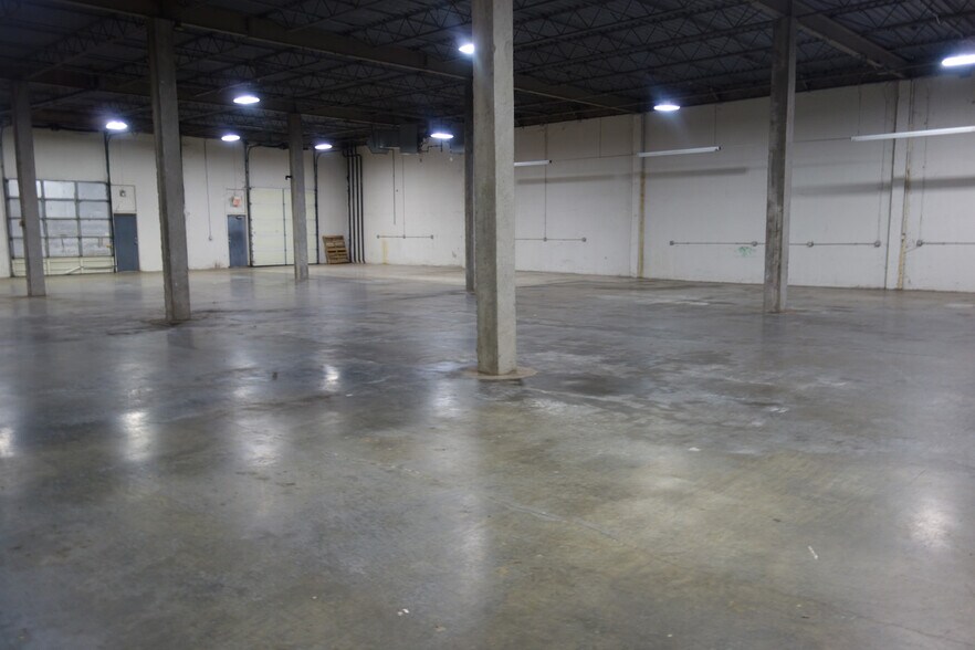 More Photos Of 8226-8256 Nieman Rd, Lenexa Warehouse For Lease