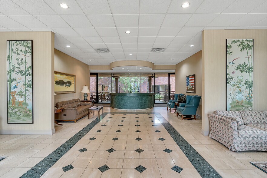 More Photos Of 400 W Houston St, Marshall Office For Sale