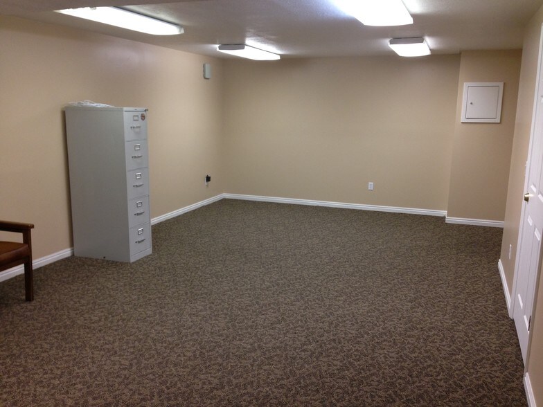 More Photos Of 200 W Parrish Ln, Centerville Office For Lease