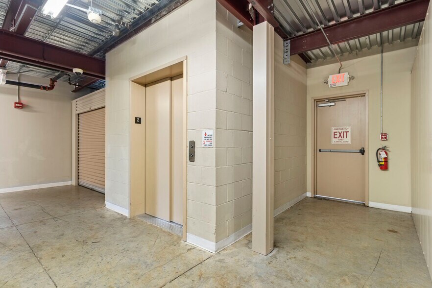 More Photos Of 2908 Mahan Dr, Tallahassee Self Storage For Sale