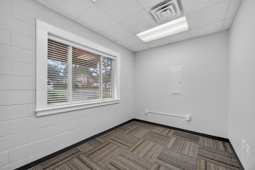 More Photos Of 514 Dabney Rd, Henderson Office For Lease