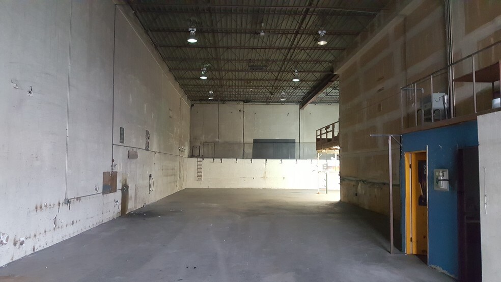 More Photos Of 2984 Norland Ave, Burnaby Warehouse For Lease