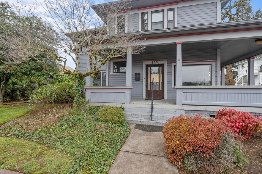 More Photos Of 236 SW Mill St, Dallas Office For Sale