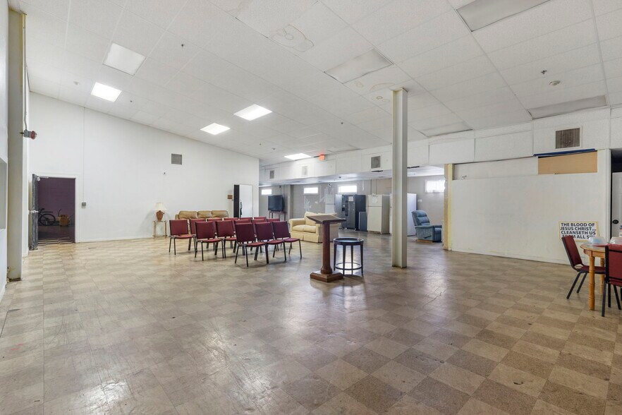 More Photos Of 2120 Collier Ave, Fort Myers Unknown For Lease