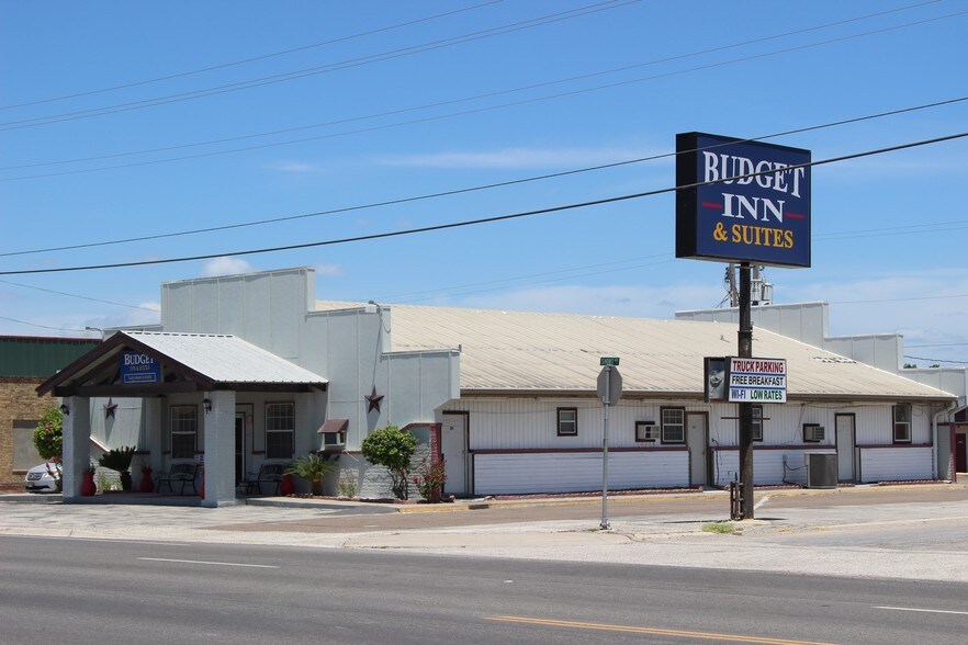 Primary Photo Of 512 E Riley St, Freer Hospitality For Sale