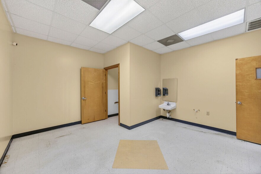 More Photos Of 3910 Princess Place Dr, Wilmington Daycare Center For Lease