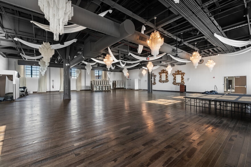 More Photos Of 1600 N Broadway, Saint Louis Manufacturing For Sale