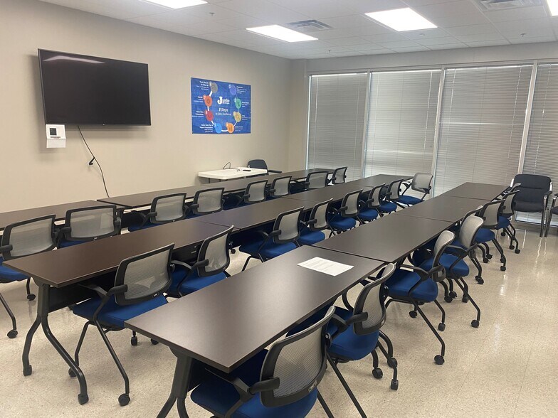 More Photos Of 2515 N Belt Line Rd, Grand Prairie Warehouse For Lease