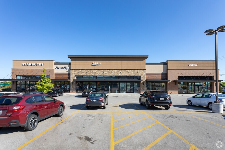 More Photos Of 2720 N Grandview Blvd, Waukesha Freestanding For Lease