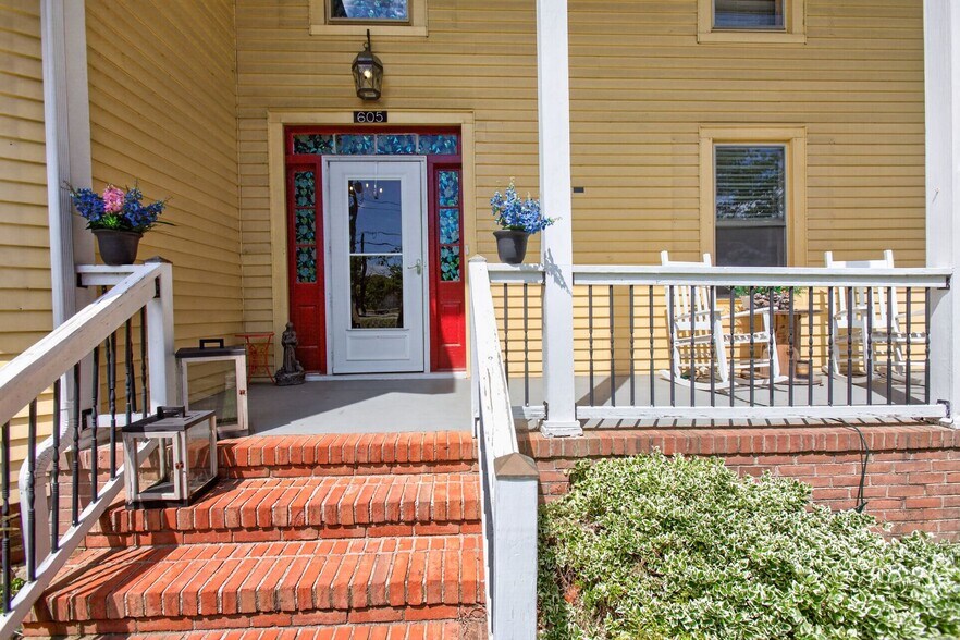 More Photos Of 605 Mineral Ave, Mineral Storefront Retail Office For Sale