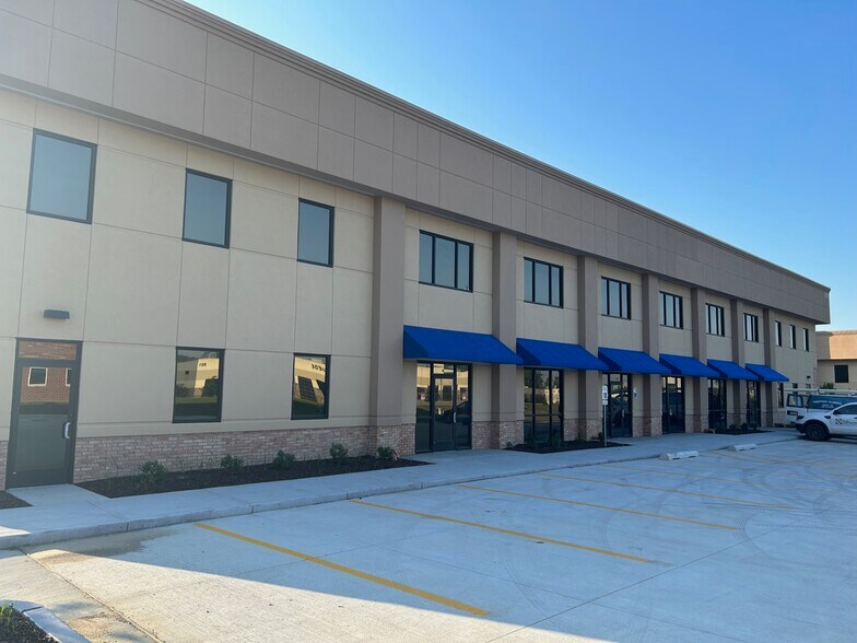 More Photos Of 860 Haines Dr, Liberty Office For Sale