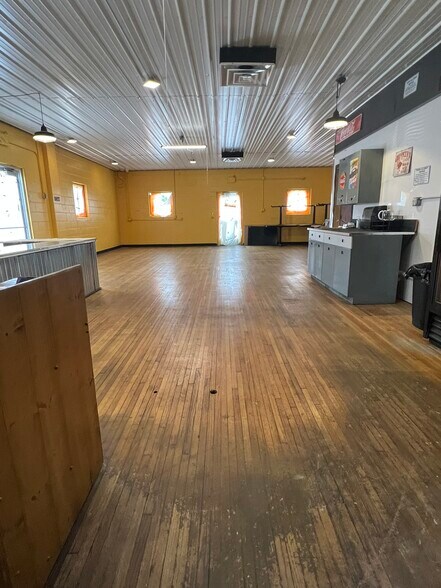 More Photos Of 720 S Broadway St, Greensburg Restaurant For Sale
