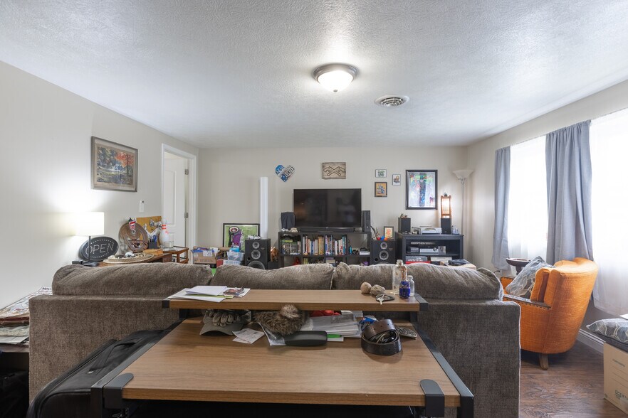 More Photos Of 2312 S Rogers St, Bloomington Freestanding For Sale