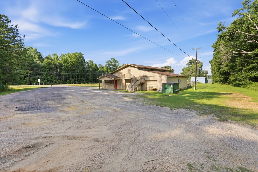 More Photos Of 10719 Landmark Ln, Cottondale Light Distribution For Sale