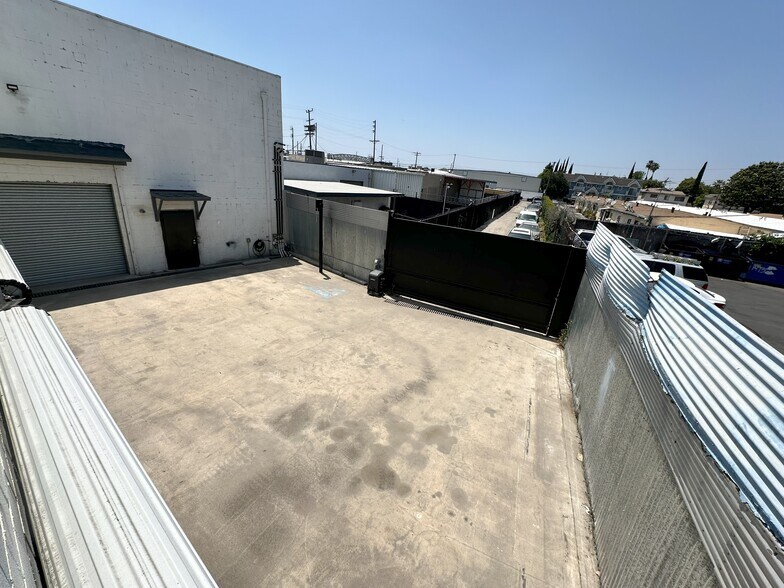 More Photos Of 14737 Arminta St, Panorama City Manufacturing For Sale