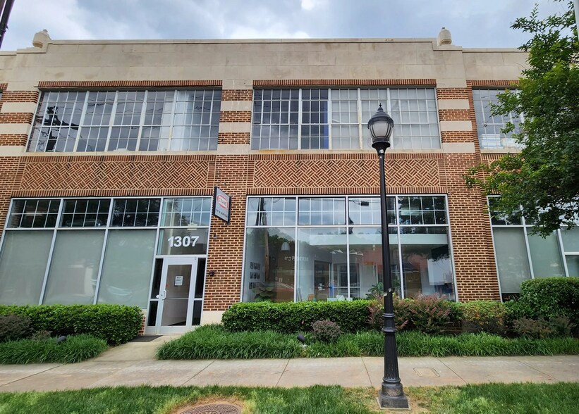 More Photos Of 1307 W Morehead St, Charlotte Office For Lease