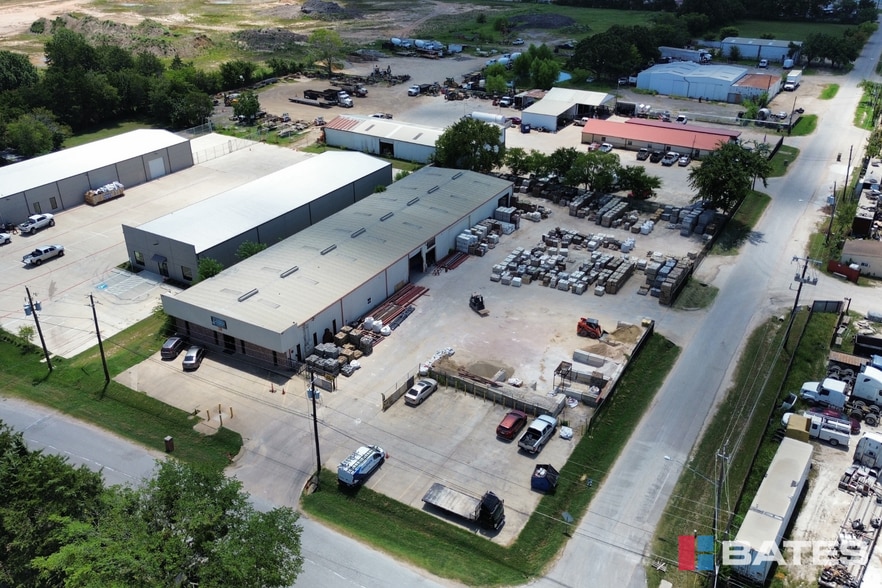 More Photos Of 1812 Garden Spring Dr, Dallas Warehouse For Sale