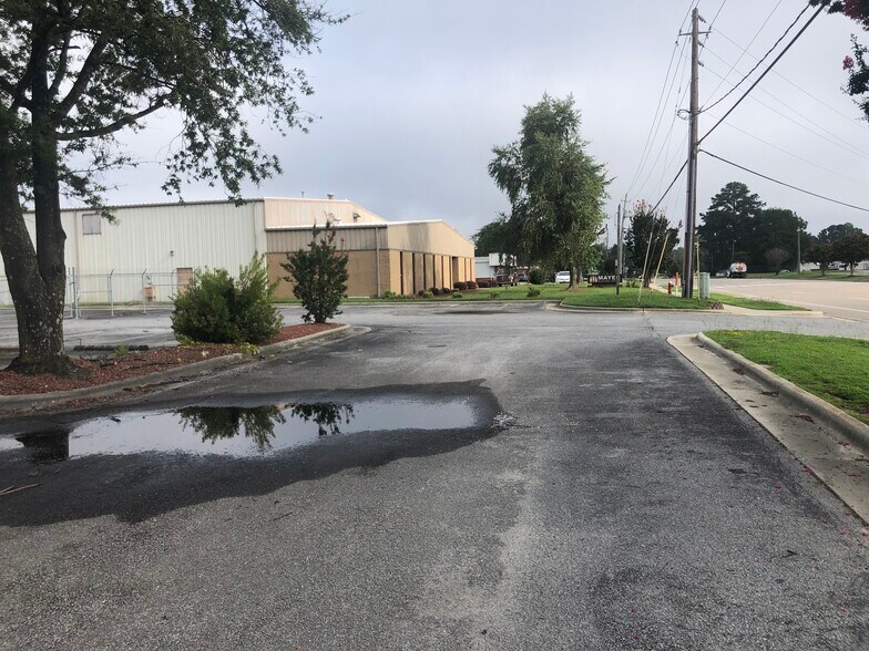 More Photos Of 1530 Hooker Rd, Greenville Freestanding For Lease