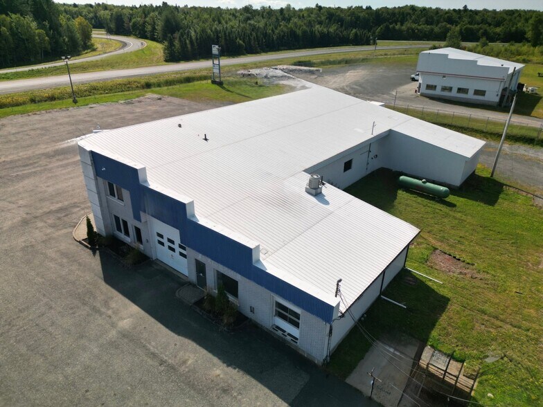 More Photos Of 180 Rue De L'anse S, Beaumont Light Distribution For Sale