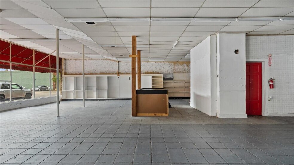 More Photos Of 123 N Main St, Warrenton Storefront For Sale