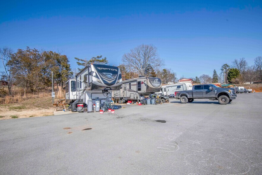 More Photos Of 104 Circle Rd, Newport Manufactured Housing Mobile Home Park For Sale