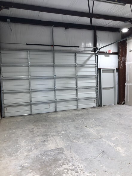 More Photos Of 12112 Roxie Dr, Austin Light Manufacturing For Lease