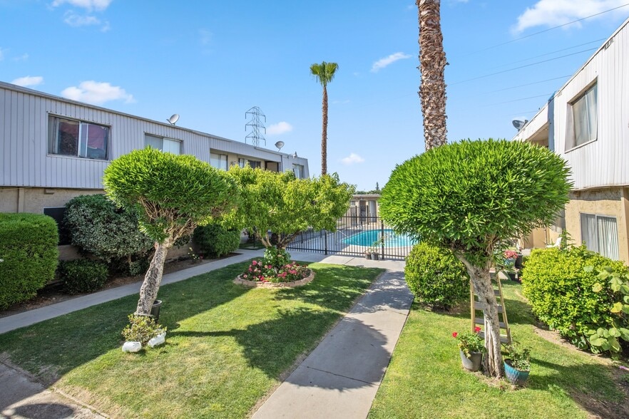 More Photos Of 51 E Dakota Ave, Fresno Apartments For Sale