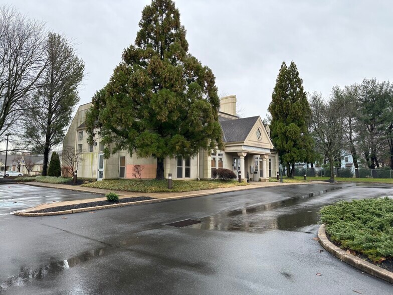 More Photos Of 195 Bristol Oxford Valley Rd, Langhorne Bank For Sale