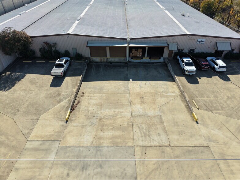 More Photos Of 2202 E Union Bower Rd, Irving Distribution For Lease