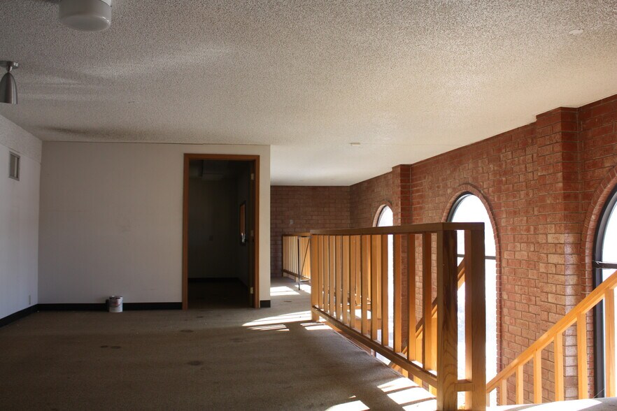 More Photos Of 934 E Wheeler Rd, Moses Lake Showroom For Sale