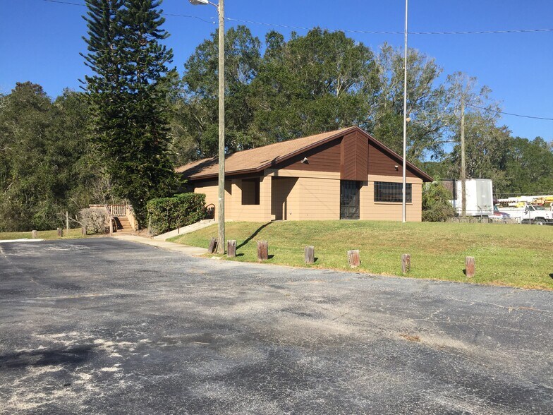 More Photos Of 8406 N US Highway 301, Tampa Showroom For Lease