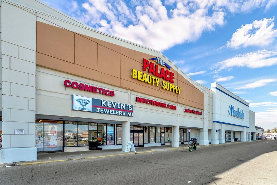 More Photos Of 28774-28890 Gratiot Ave, Roseville Unknown For Lease
