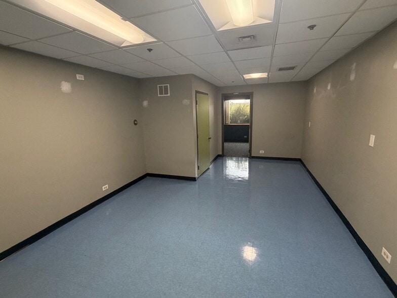 More Photos Of 1475 S Wheeling Rd, Wheeling Manufacturing For Lease