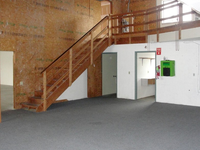 More Photos Of 5670 W End Rd, Arcata Warehouse For Lease