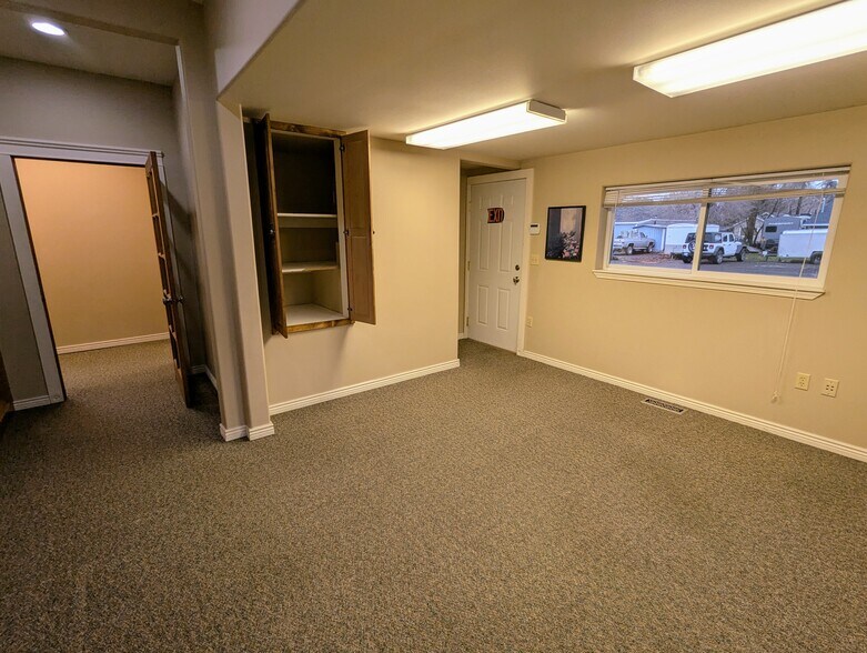 More Photos Of 1910 Island Ave, La Grande Office Residential For Lease