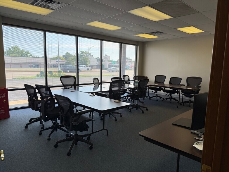 More Photos Of 431 E Diamond Ave, Evansville Office For Lease